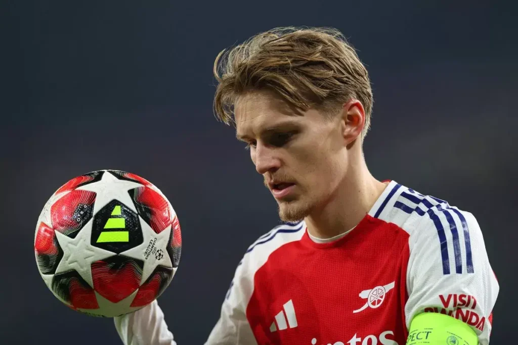 Champions League Drama: Liverpool, Arsenal, Man City, and Aston Villa's Race for the Round of 16! 2 Champions Odegaard