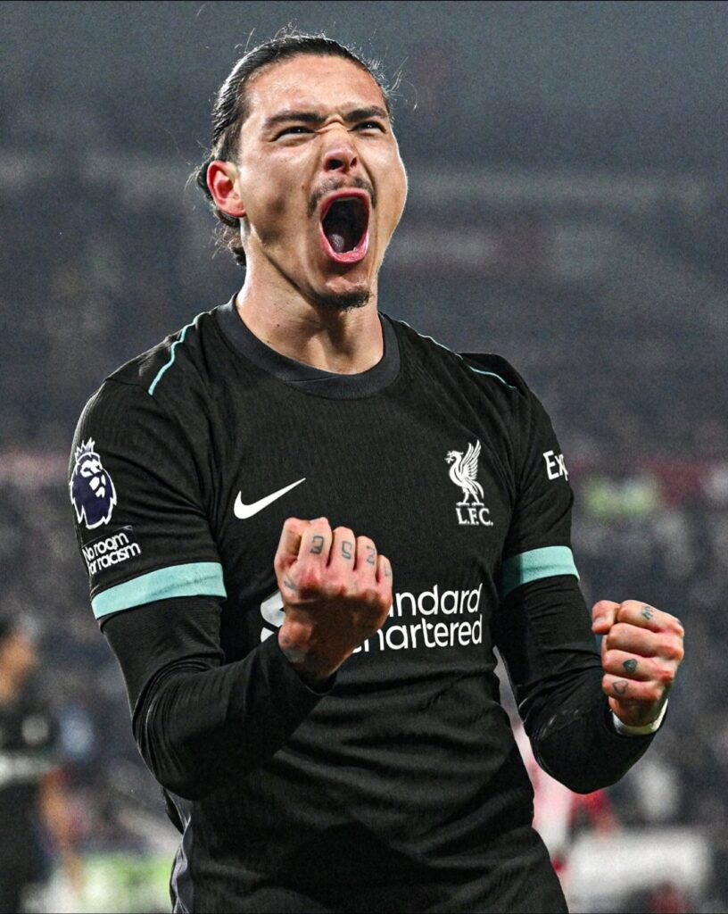 Núñez celebrates In Liverpool's shirt