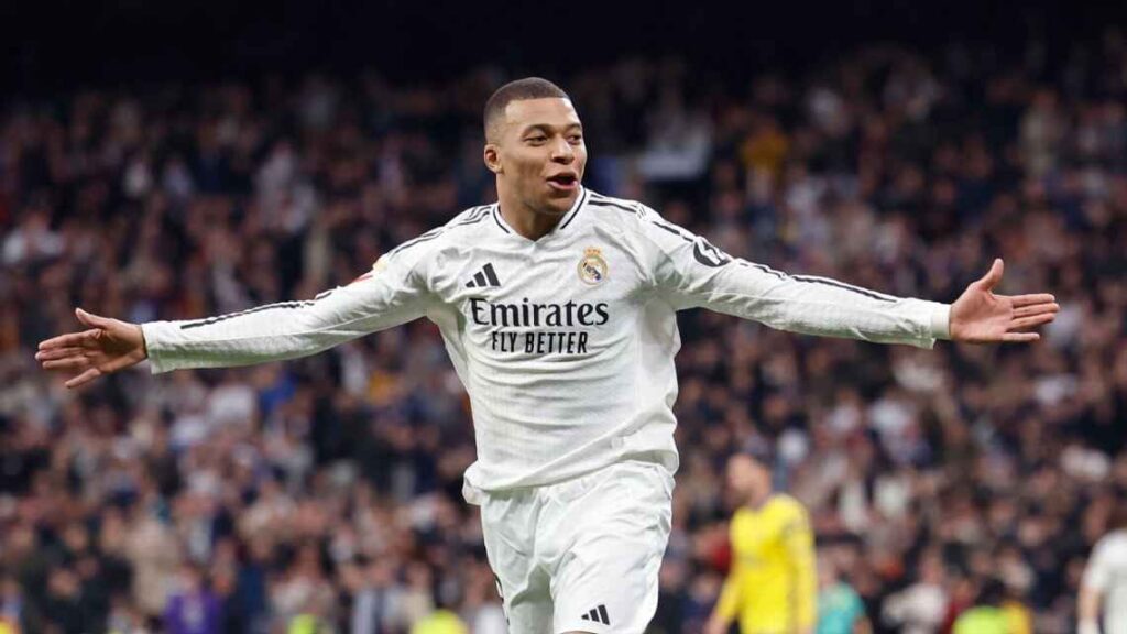 LaLiga Drama No 1: Real Madrid's Dominance as Barcelona and Atletico Stumble 1 Mbappé celebrates in Madrid shirt