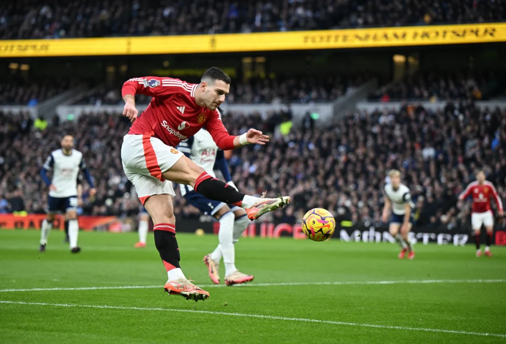 Man Utd's Nightmare Season Worsens: Player Ratings from the Tottenham 1-0 Defeat 2 Dalot strike