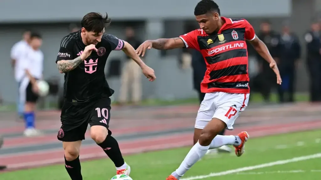 Messi and Suarez Dazzle in Inter Miami's Thrilling Triumph Over Sporting San Miguelito 1 Messi in action