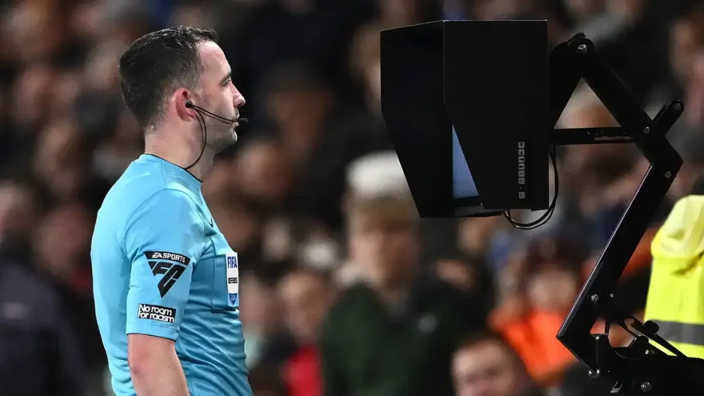 Revolutionizing Offside Decisions: Premier League's Bold Move with Semi-Automated Technology 1 Premier League var check