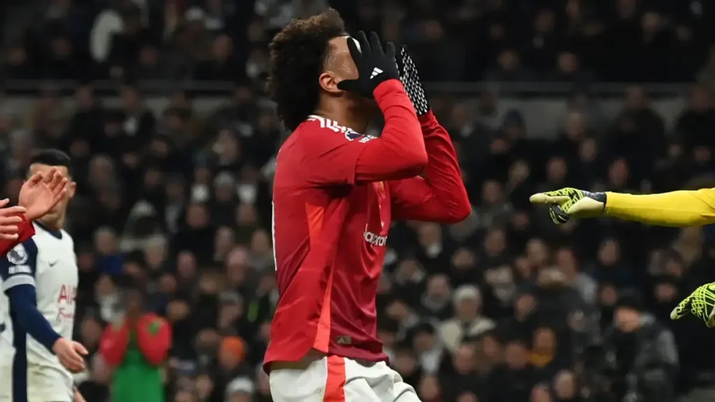 Man Utd's Nightmare Season Worsens: Player Ratings from the Tottenham 1-0 Defeat 4 Frustrated Man United Player