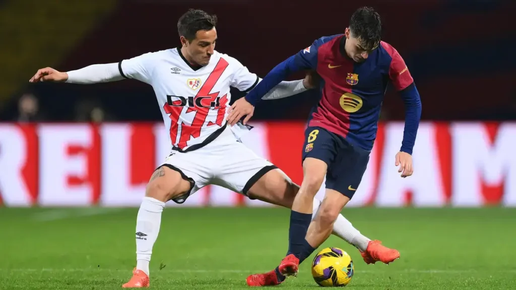 Dominant Barcelona Reclaims La Liga Summit with Lewandowski's Decisive Penalty 2 Pedri control Barcelona midfield