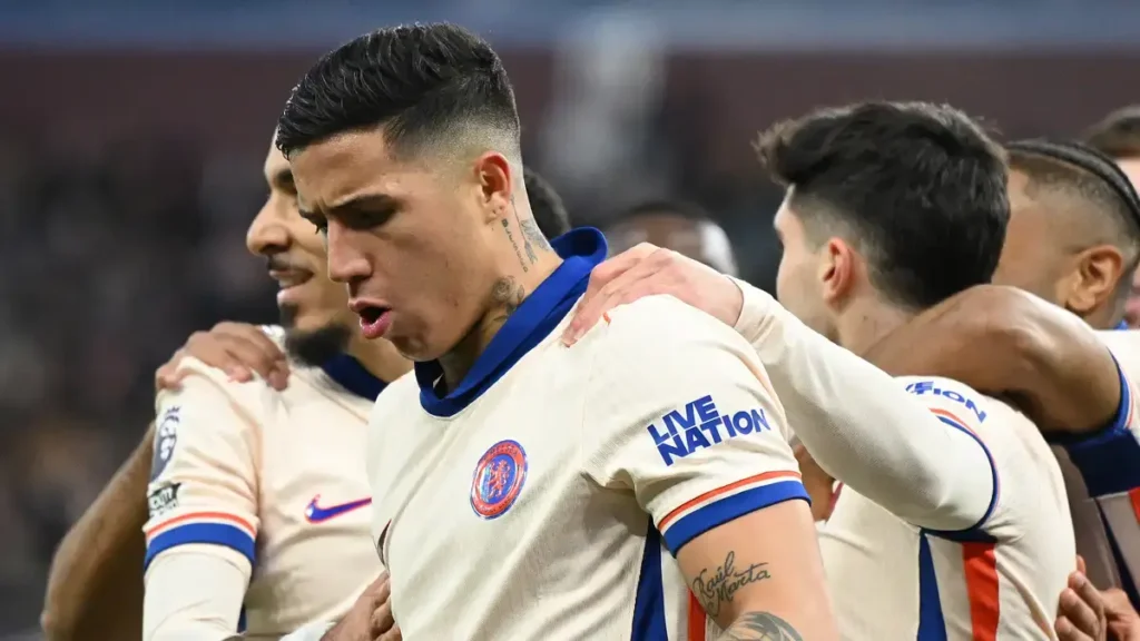 Aston Villa's Late Surge Stuns Chelsea: A Tale of Missed Opportunities and Costly Errors 1 Enzo goal against Ason Villa