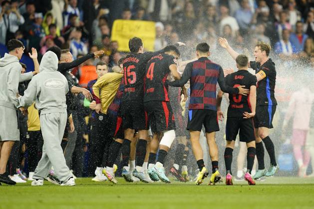 Yamal Steals La Liga Glory: Three Explosive Talking Points from Espanyol 0-2 Barcelona 4 Barcelona players celebrate