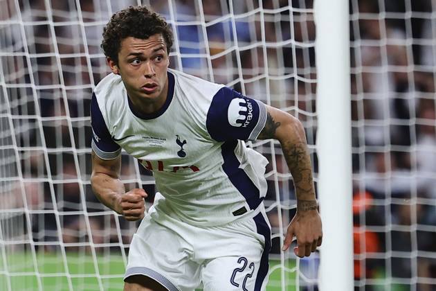 Stunning Tottenham Triumph: Spurs Snatch Europa League Glory from Manchester United in Bilbao Thriller 2 Brennan Johnson