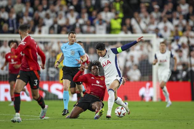 Stunning Tottenham Triumph: Spurs Snatch Europa League Glory from Manchester United in Bilbao Thriller 8 Son controlling ball