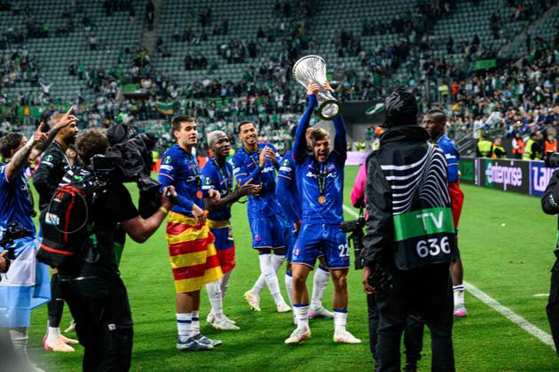 Unbelievable Chelsea Comeback Crushes Betis in Conference League Glory! 4 Chelsea celebrates CONFERENCE LEAGUE